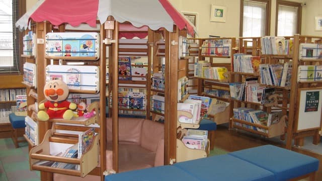 香美市立図書館香北分館(アンパンマン図書館)(施設外)
