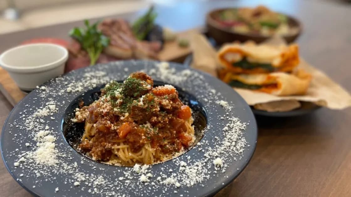 ダイニングで味わうコース料理