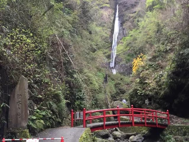 洒水の滝(施設外)