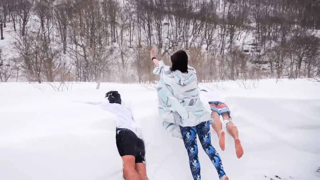 サウナ後に雪でととのう