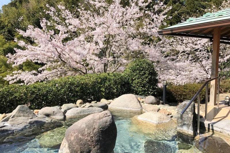 徒歩2分で贅沢な露天風呂