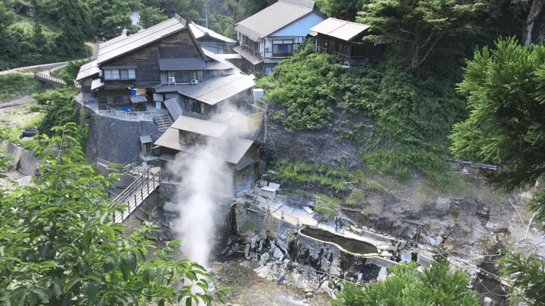地獄谷温泉後楽館