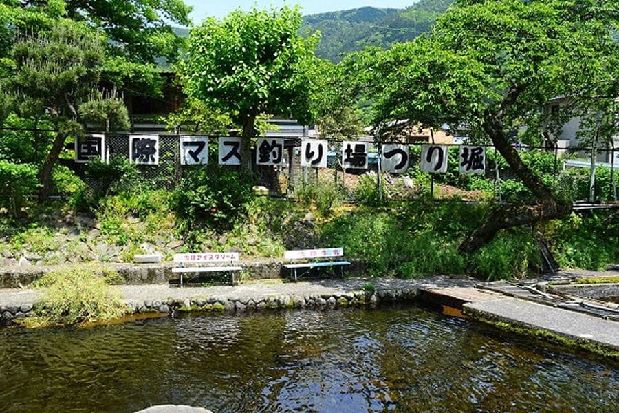はこね宮城野国際ます釣場【施設外】